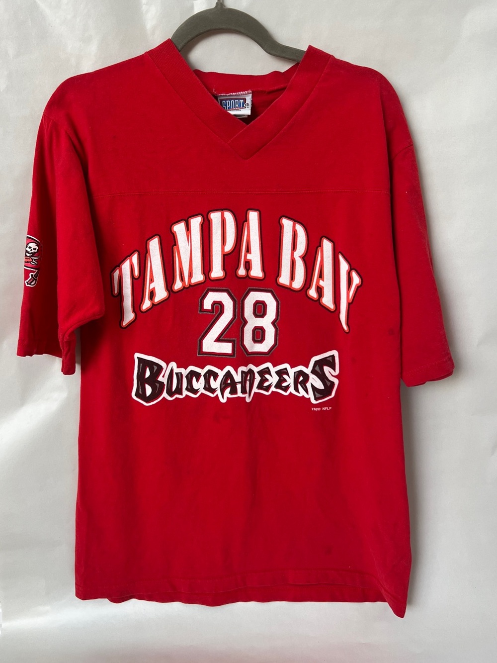 Vintage 2000 Tampa Bay Buccaneers Warrick Dunn #28 V Neck Jersey T-Shirt Medium
